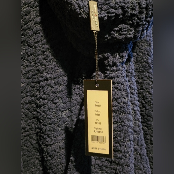 NWT Romeo and Juliet Couture, Dark Blue Ponch style Sweater, Size Small - Picture 4 of 6